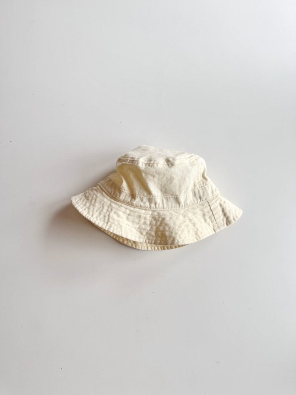Aritzia TNA Butter Yellow Cotton Canvas Embroidered Logo Bucket Hat, Size M/L